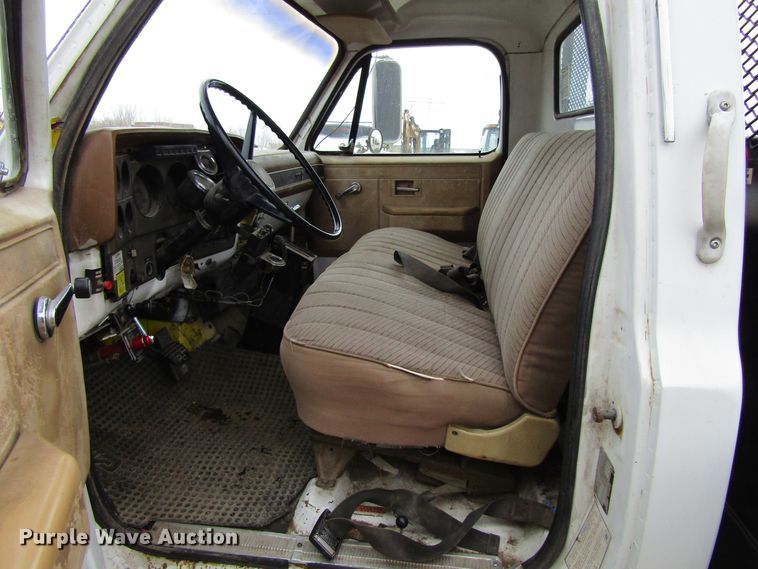 image for item GC9804 1983 Chevrolet D6500  flatbed truck