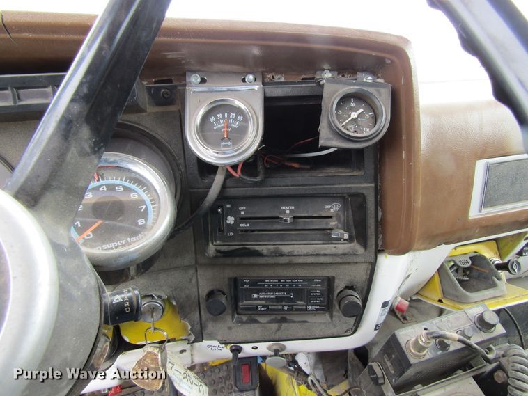 image for item GC9804 1983 Chevrolet D6500  flatbed truck