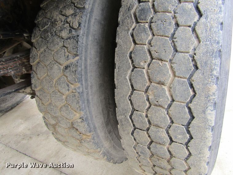 image for item GC9804 1983 Chevrolet D6500  flatbed truck