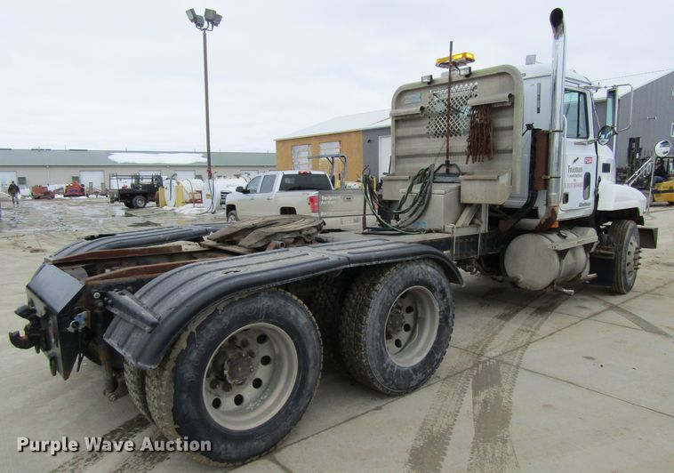 image for item GC9816 2000 Mack CH613  semi truck