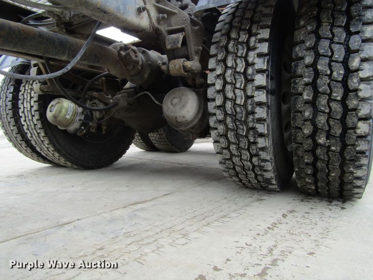 image for item GC9816 2000 Mack CH613  semi truck