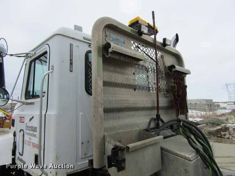 image for item GC9816 2000 Mack CH613  semi truck