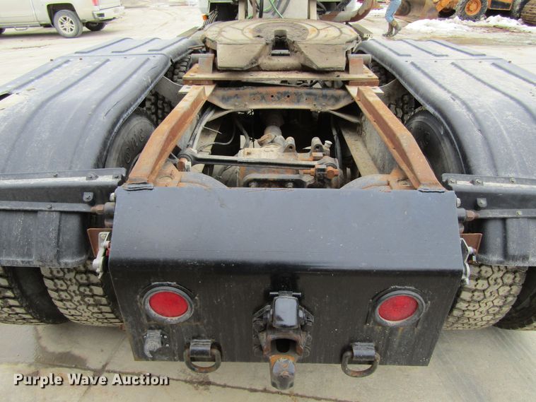 image for item GC9816 2000 Mack CH613  semi truck