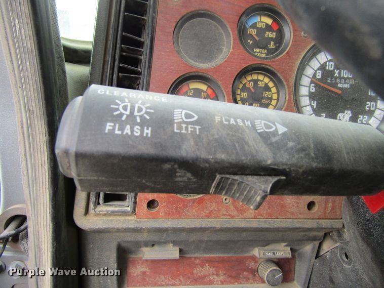 image for item GC9816 2000 Mack CH613  semi truck