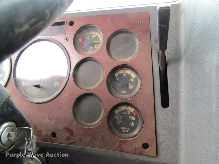 image for item GC9816 2000 Mack CH613  semi truck