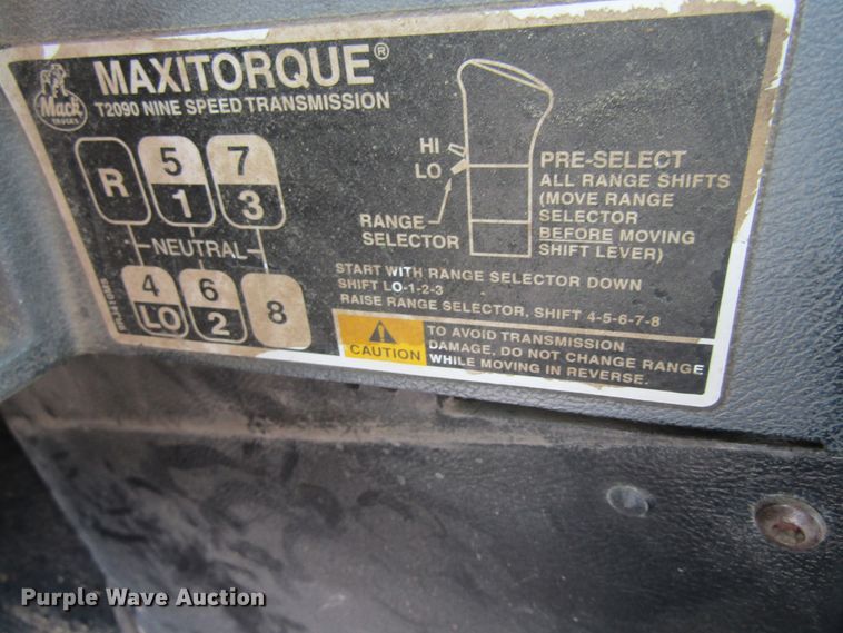 image for item GC9816 2000 Mack CH613  semi truck