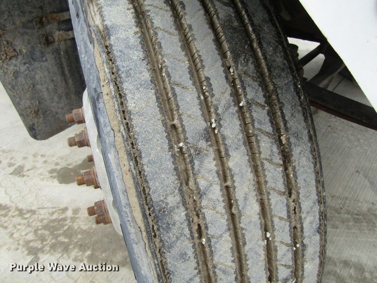 image for item GC9816 2000 Mack CH613  semi truck