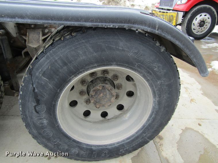 image for item GC9816 2000 Mack CH613  semi truck