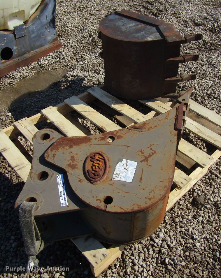 image for item GC9818 (2) excavator buckets