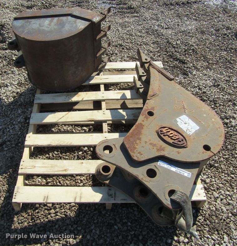 image for item GC9818 (2) excavator buckets