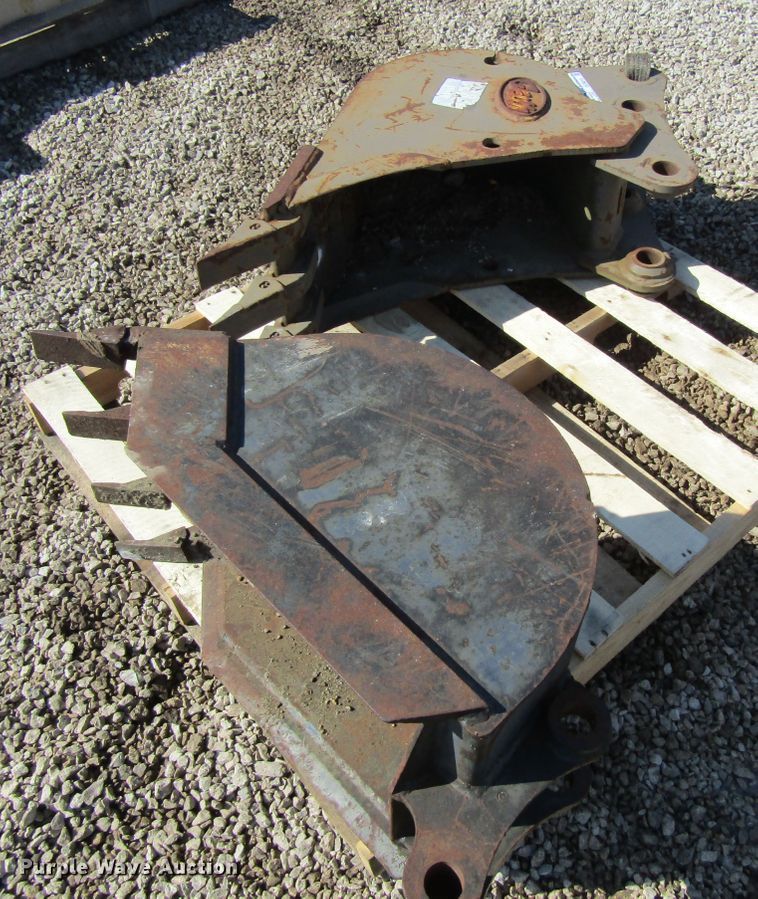 image for item GC9818 (2) excavator buckets
