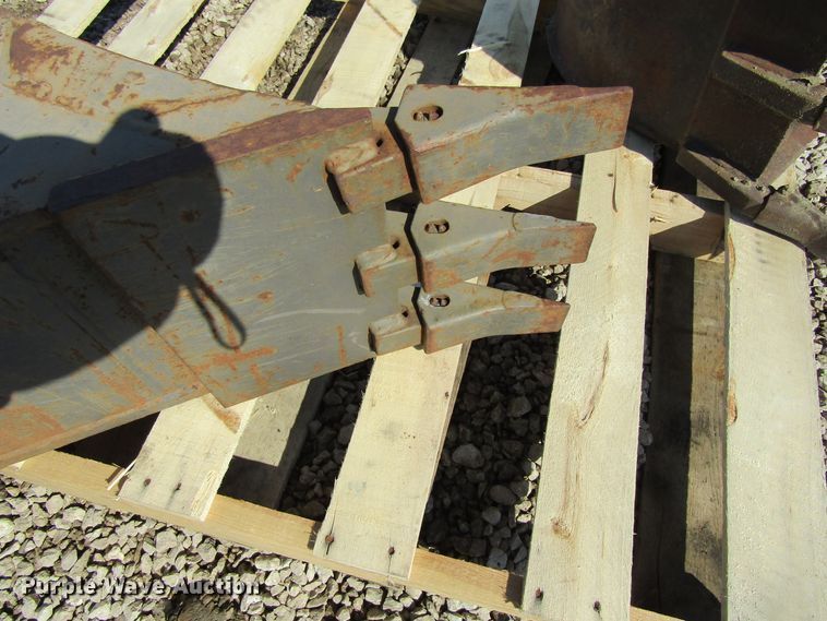 image for item GC9818 (2) excavator buckets