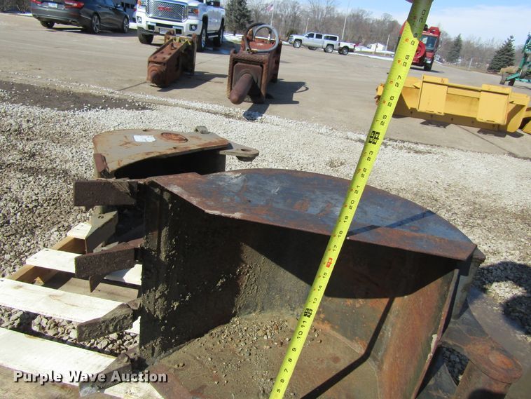 image for item GC9818 (2) excavator buckets