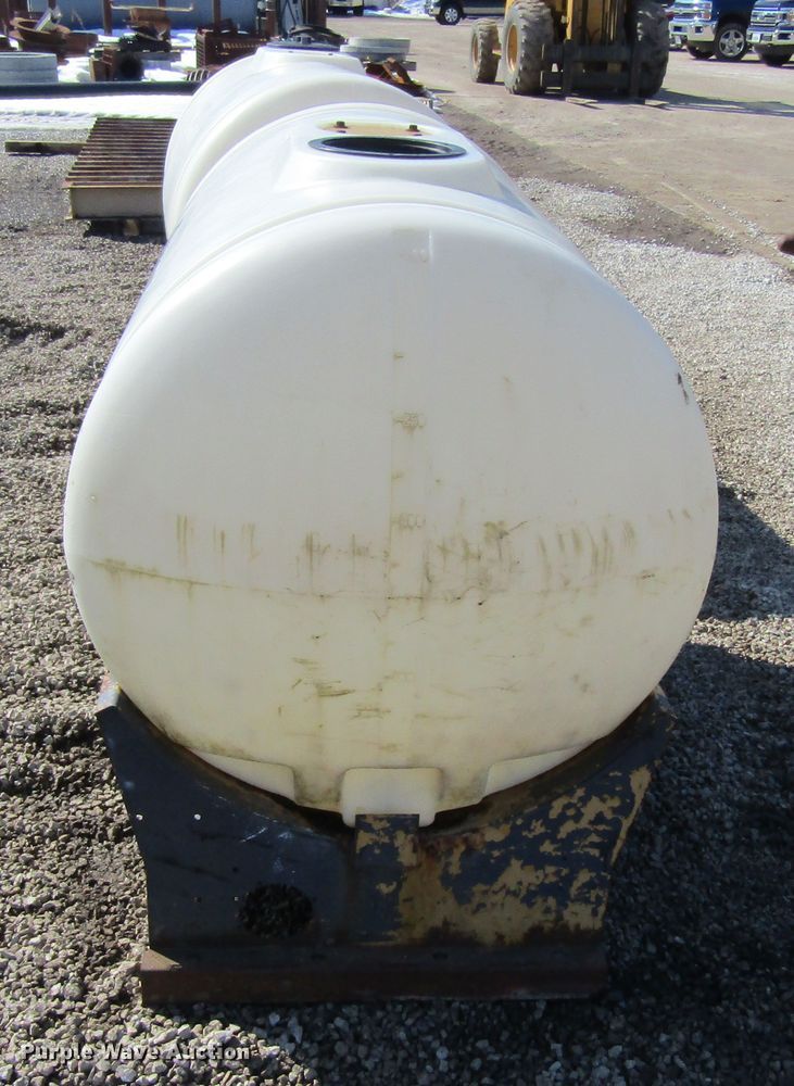 image for item GC9819 (2) Vermeer 300 gallon tanks