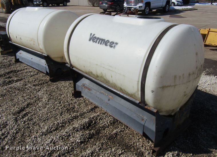 image for item GC9819 (2) Vermeer 300 gallon tanks