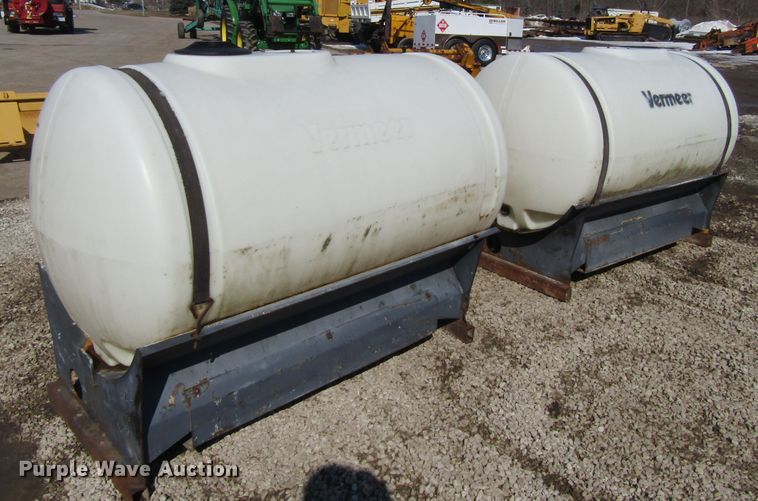 image for item GC9819 (2) Vermeer 300 gallon tanks