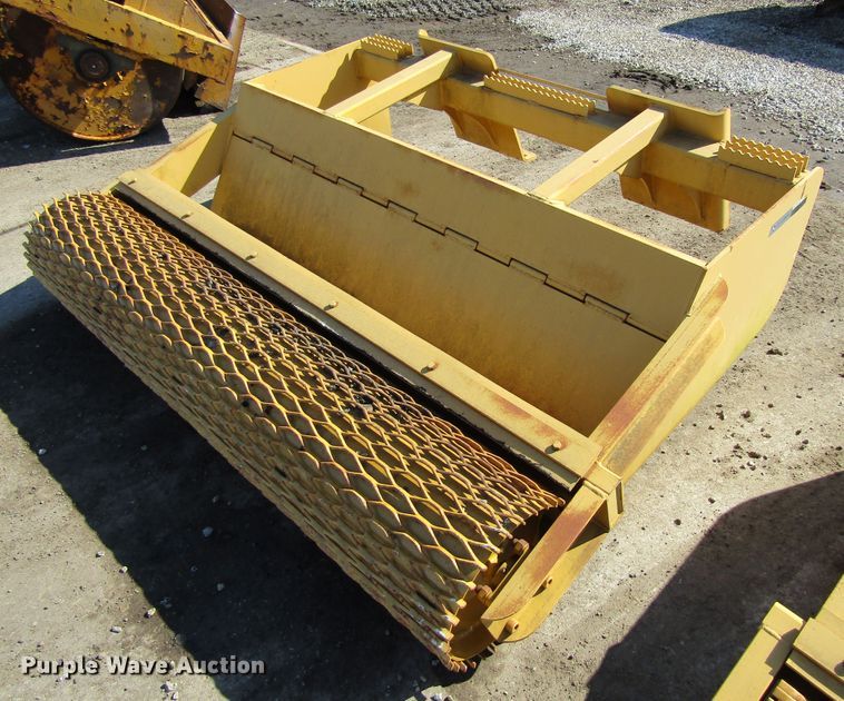 image for item GC9823 John Deere skid steer roller level