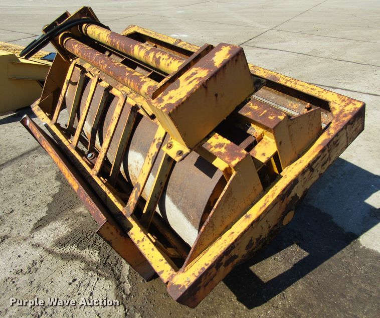 image for item GC9824 Skid steer vibratory roller