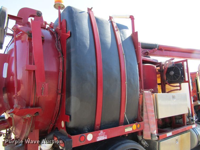 image for item GC9826 2002 Freightliner Condor  sewer jetter truck