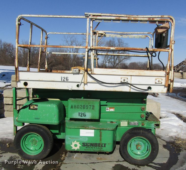 image for item GC9831 1999 JLG 3369-E  scissor lift