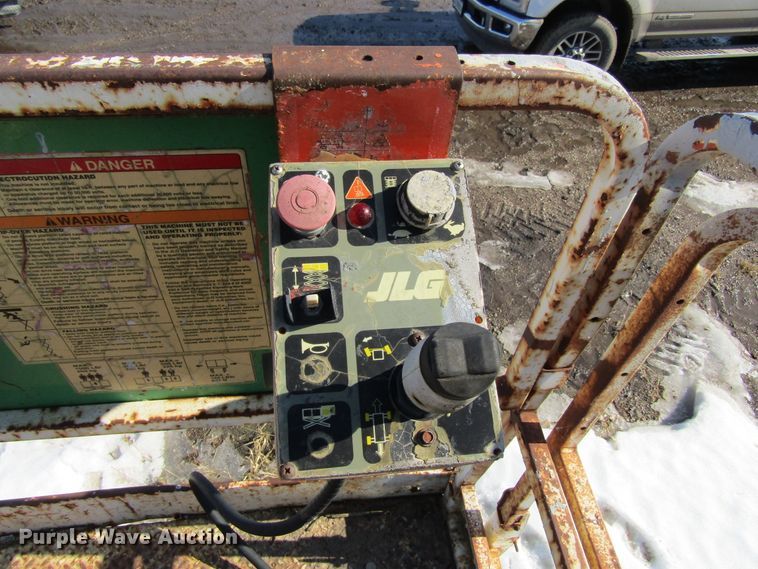 image for item GC9831 1999 JLG 3369-E  scissor lift