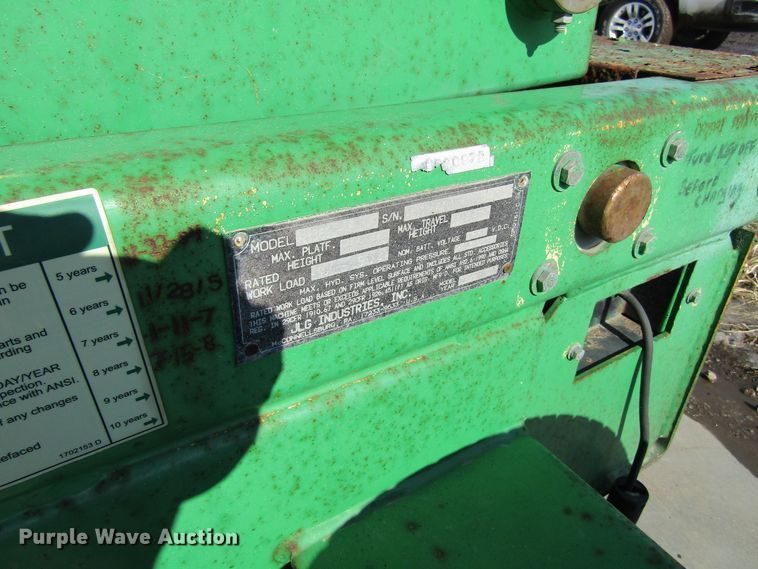 image for item GC9831 1999 JLG 3369-E  scissor lift