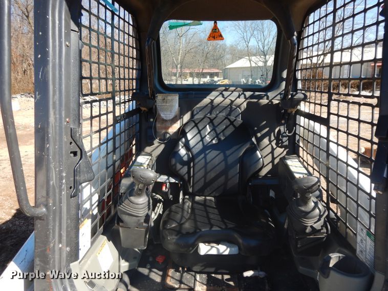 image for item GG9452 2017 Bobcat T450  tracked skid steer loader