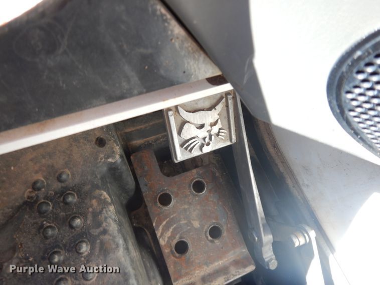 image for item GG9452 2017 Bobcat T450  tracked skid steer loader