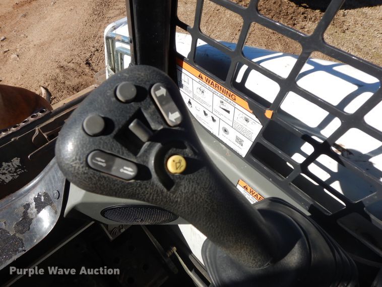 image for item GG9452 2017 Bobcat T450  tracked skid steer loader