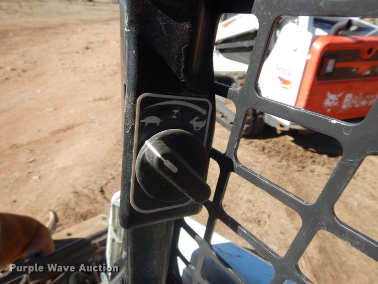 image for item GG9452 2017 Bobcat T450  tracked skid steer loader