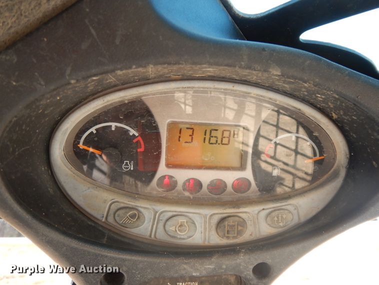 image for item GG9452 2017 Bobcat T450  tracked skid steer loader