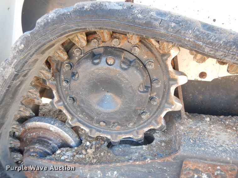 image for item GG9452 2017 Bobcat T450  tracked skid steer loader