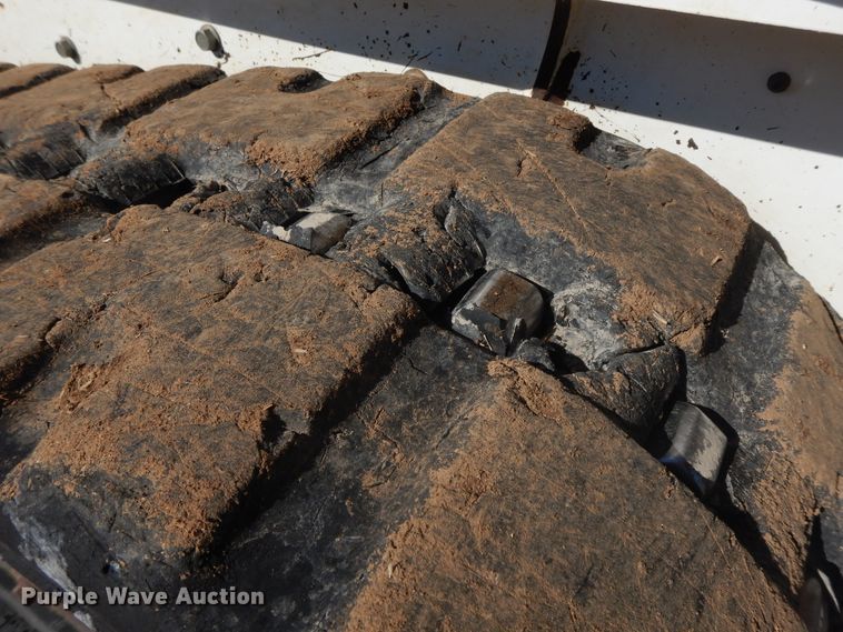 image for item GG9452 2017 Bobcat T450  tracked skid steer loader