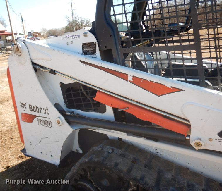 image for item GG9452 2017 Bobcat T450  tracked skid steer loader