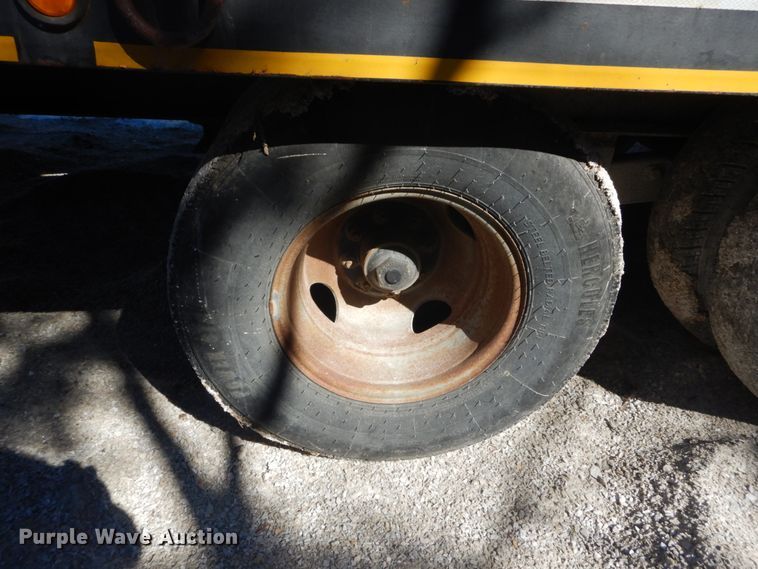 image for item GT9570 2004 Millennium M9D24P equipment trailer