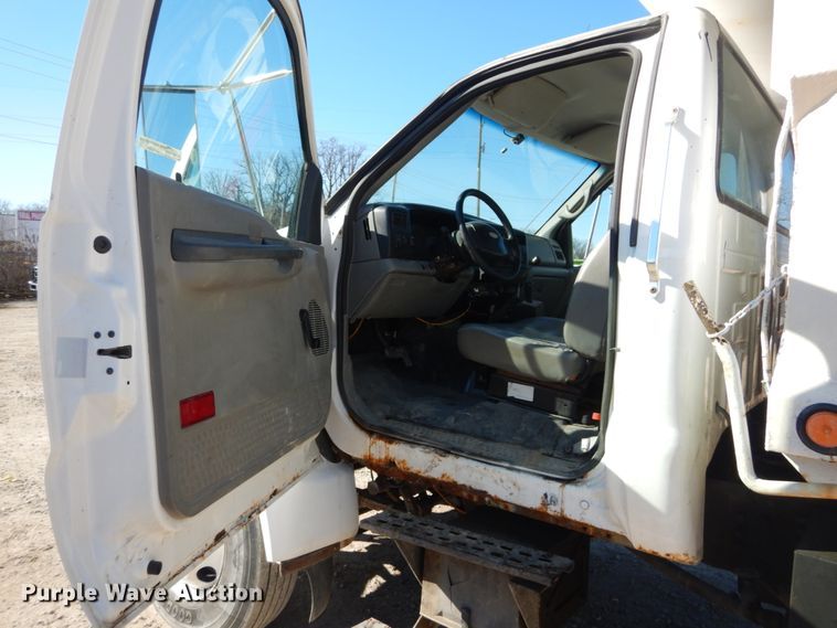 image for item GT9594 2003 Ford F650 Super Duty XL  dump truck