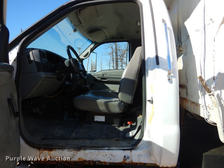 image for item GT9594 2003 Ford F650 Super Duty XL  dump truck