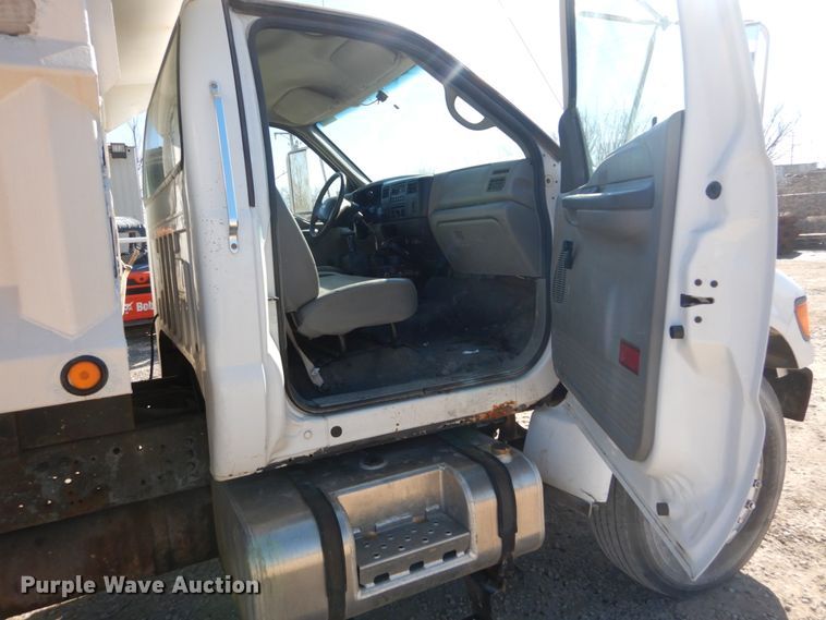 image for item GT9594 2003 Ford F650 Super Duty XL  dump truck