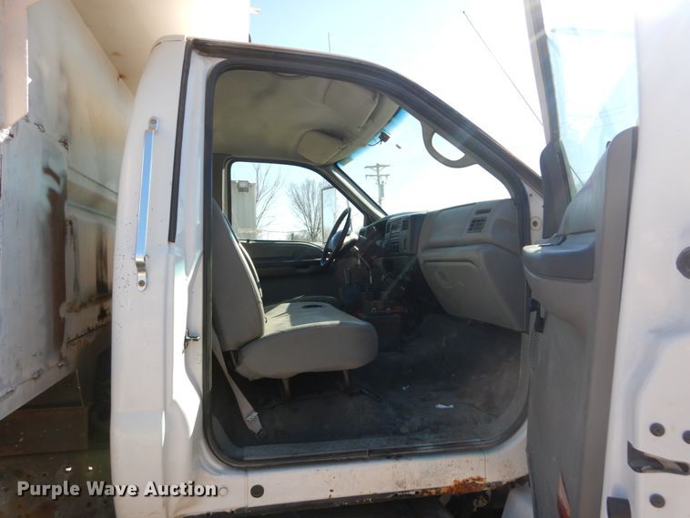 image for item GT9594 2003 Ford F650 Super Duty XL  dump truck