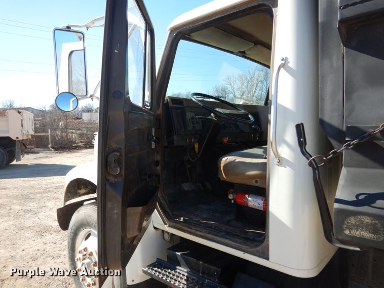 image for item GT9595 1992 International 4900  dump truck