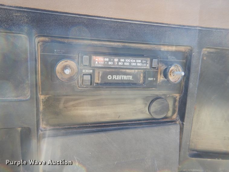 image for item GT9595 1992 International 4900  dump truck