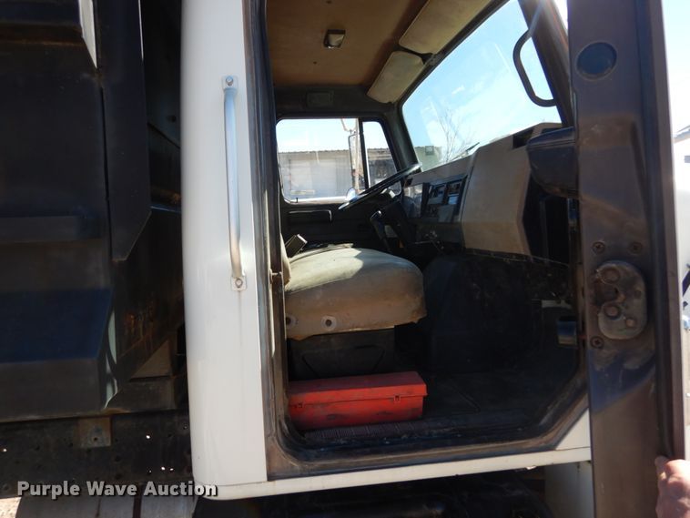 image for item GT9595 1992 International 4900  dump truck