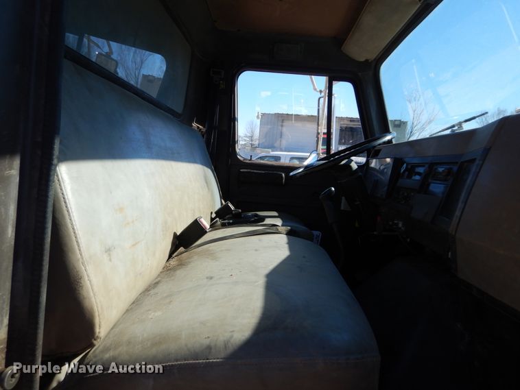 image for item GT9595 1992 International 4900  dump truck