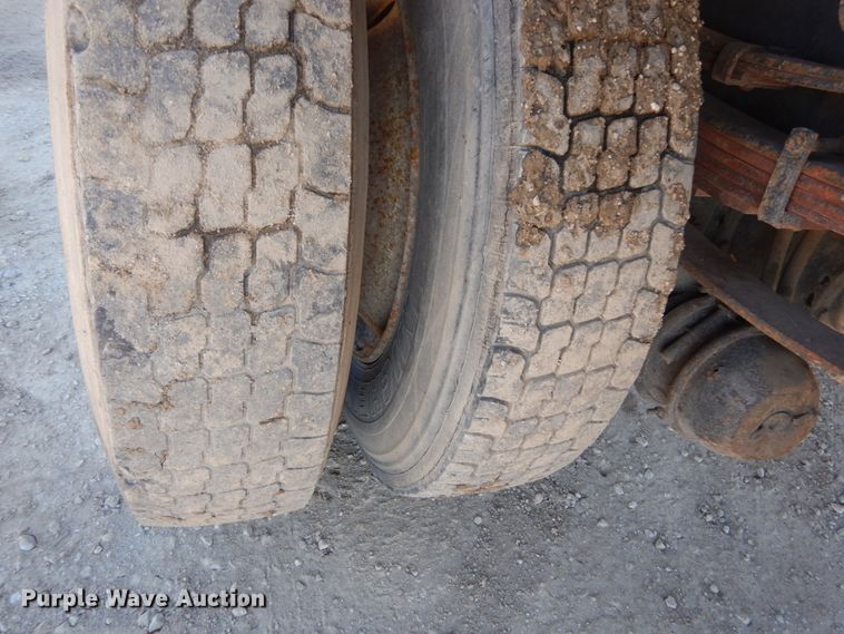 image for item GT9595 1992 International 4900  dump truck