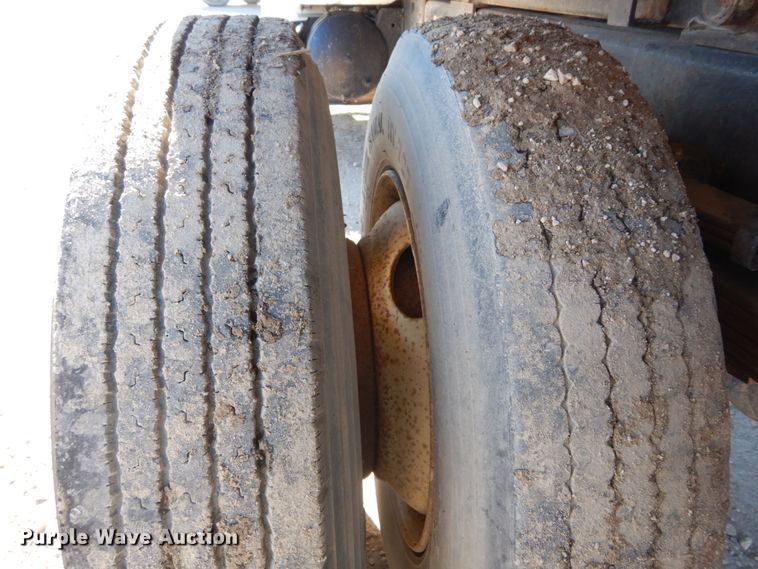 image for item GT9595 1992 International 4900  dump truck