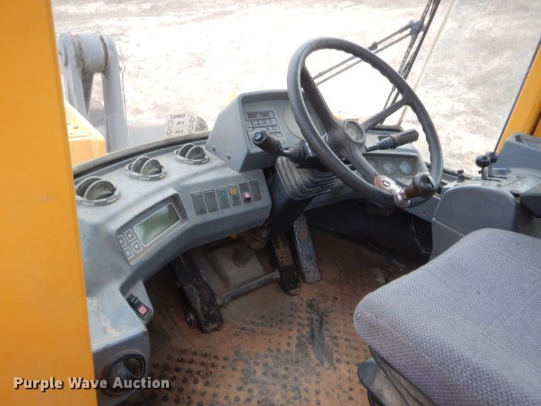 image for item HG9901 1999 Volvo L120C  wheel loader