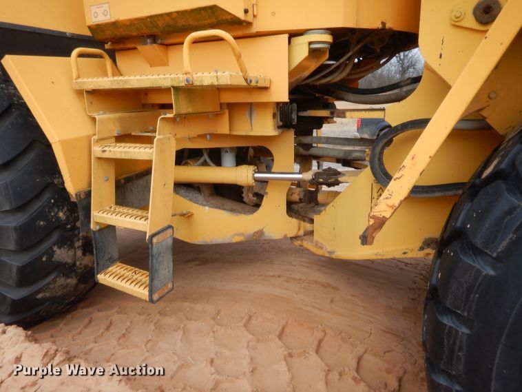 image for item HG9901 1999 Volvo L120C  wheel loader