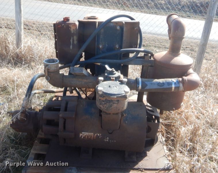 2014 Challenger 100607FD vacuum pump in Weatherford, OK Item HG9909 sold Purple Wave