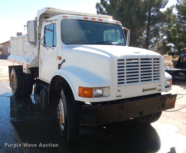 image for item HI9019 1993 International 4900  dump truck