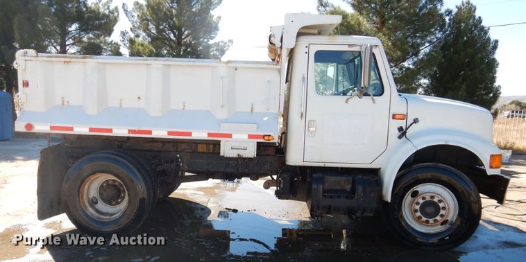 image for item HI9019 1993 International 4900  dump truck